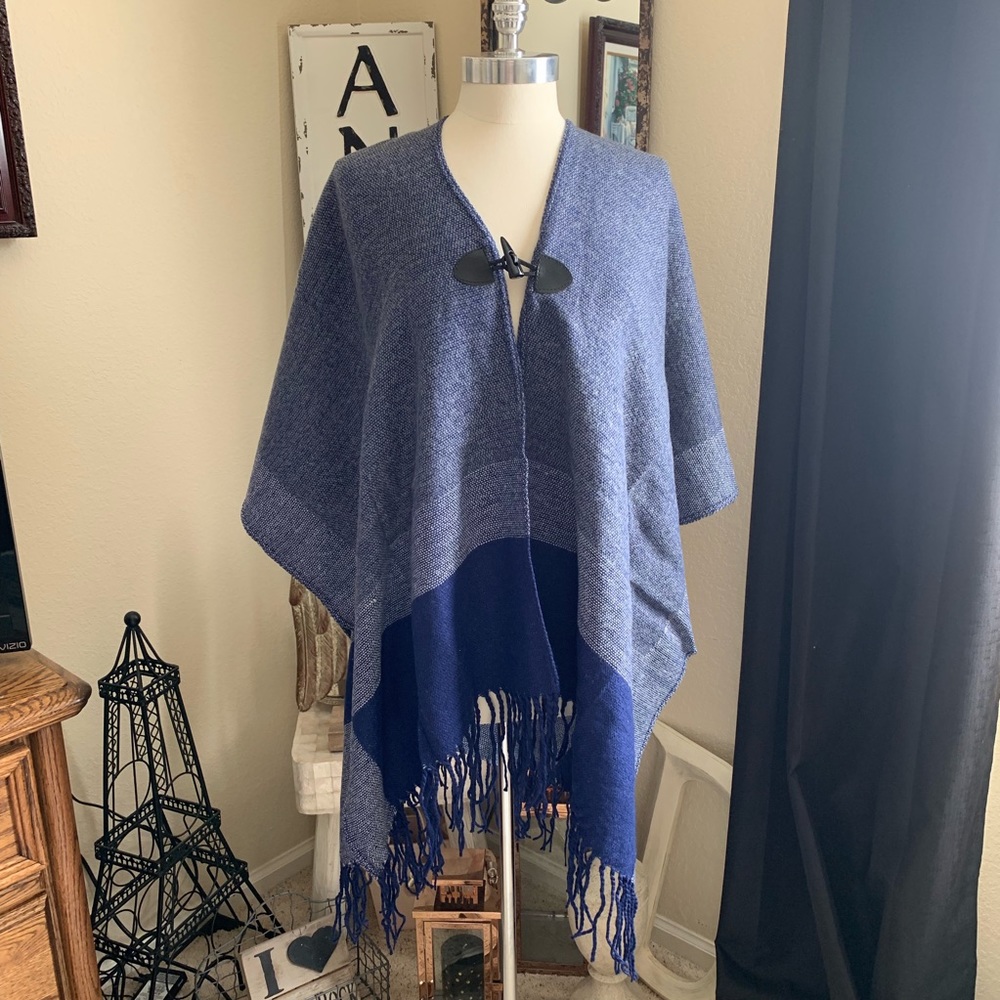 Boho knit poncho with toggle closure